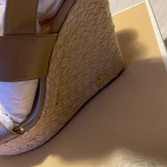 Michael Kors Brand new platform sandals - Picture 14 of 16